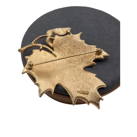 Vintage Signed Lisner Mid Century Brushed Gold Tone Maple Leaf Brooch - Picture 4 of 5